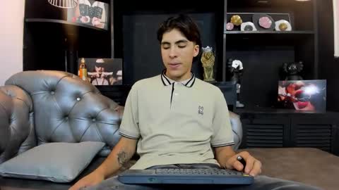 Snapshot of heellboy_ chatting on 10.30.25 heellboy_ online show from 10.30.25