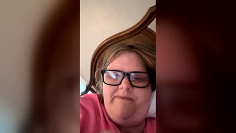 Snapshot of heidimackey2 chatting on 05.24.26 heidimackey2 online show from 05.24.26