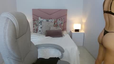 Snapshot of heidy_hoiss chatting on 12.20.24 Heidy online show from 12.20.24