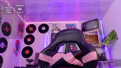 Snapshot of heidy_palmer chatting on 11.20.25 Sara online show from 11.20.25