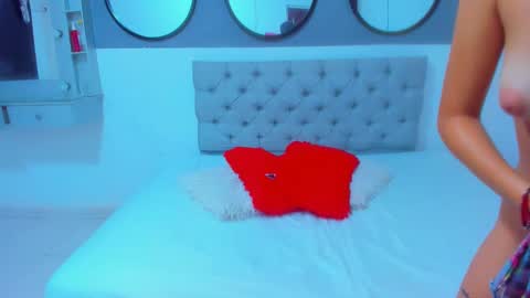 helen_curly online show from 02.23.25
