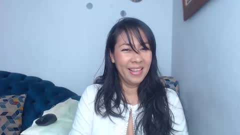 Snapshot of helen_lya chatting on 11.20.25 Helen online show from 11.20.25