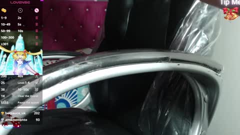 Snapshot of helen_russoo chatting on 12.30.24 Helen online show from 12.30.24