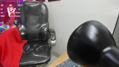 Snapshot of helen_russoo chatting on 10.25.25 Helen online show from 10.25.25