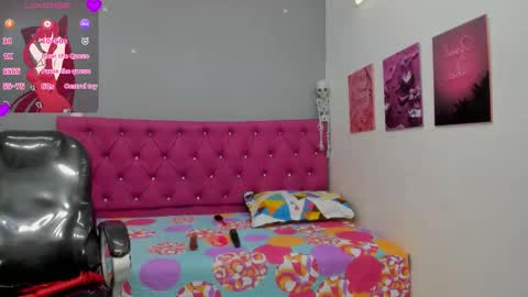 Snapshot of helen_russoo chatting on 11.15.25 Helen online show from 11.15.25