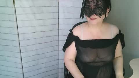 Snapshot of helen_xi chatting on 12.17.25 Helen online show from 12.17.25