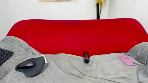 HELENA COPPER online show from 02.05.25