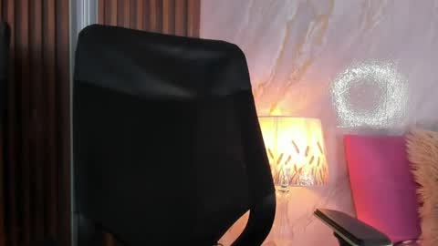 Helena Santos  online show from 04.21.26