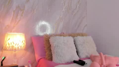 Snapshot of helena_santos01 chatting on 05.18.26 Helena Santos online show from 05.18.26