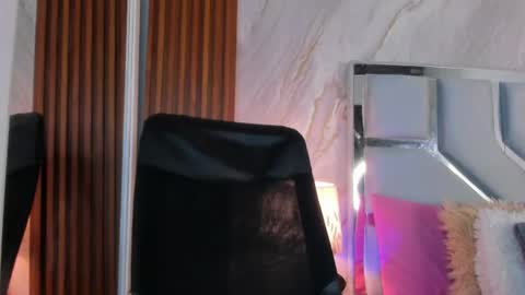 Helena Santos  online show from 07.04.26