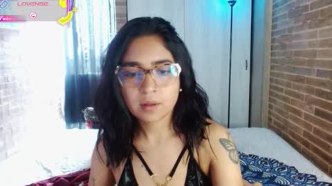 Snapshot of helenacyruss666 chatting on 10.16.25 Only 18 cyrus online show from 10.16.25