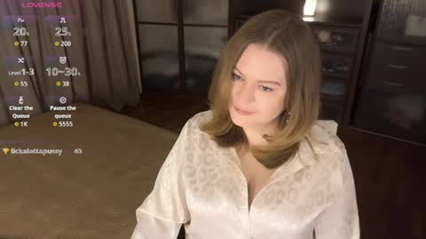 Snapshot of helenbonham chatting on 04.14.26 Helena Bonham online show from 04.14.26