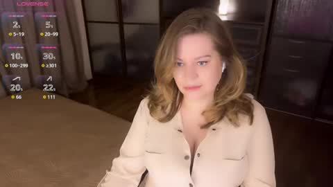 Snapshot of helenbonham chatting on 04.26.26 Helena Bonham online show from 04.26.26