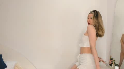 Sarah  here Help to make 100 thumbs up  online show from 01.29.25