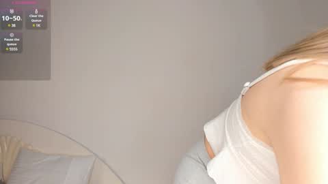 Sarah  here Help to make 100 thumbs up  online show from 02.01.25