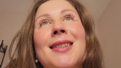 Snapshot of helens_lov chatting on 07.05.26 Helen online show from 07.05.26