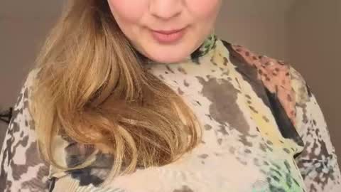Snapshot of helens_lov chatting on 07.15.26 Helen online show from 07.15.26