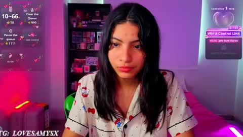 Snapshot of helia_n_amy chatting on 06.04.26 Helia Transfem and Amy online show from 06.04.26
