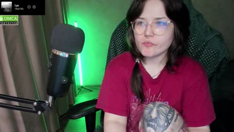 Snapshot of hell_hotline chatting on 02.11.26 Red online show from 02.11.26