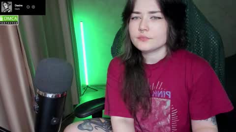 Snapshot of hell_hotline chatting on 02.17.26 Red online show from 02.17.26