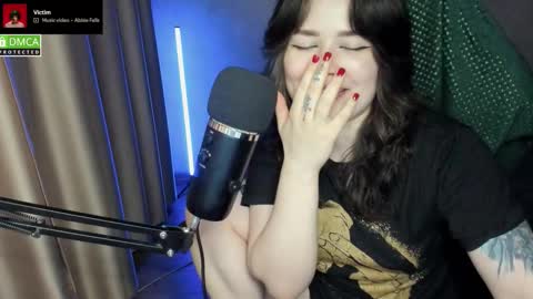 Snapshot of hell_hotline chatting on 03.16.26 Red online show from 03.16.26