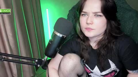 Snapshot of hell_hotline chatting on 03.18.26 Red online show from 03.18.26