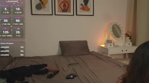 Snapshot of hell_lo chatting on 02.22.25 Lorette Lory online show from 02.22.25