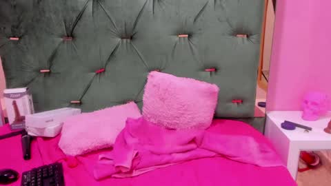 Snapshot of hellen__4master chatting on 12.16.24 Hellen online show from 12.16.24