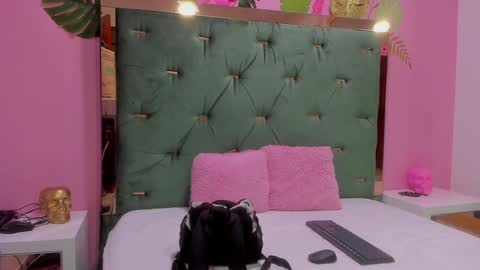 Snapshot of hellen__4master chatting on 12.20.24 Hellen online show from 12.20.24