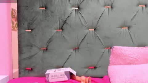 Snapshot of hellen__4master chatting on 02.14.25 Hellen online show from 02.14.25