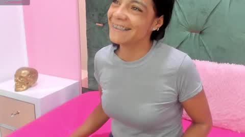 Snapshot of hellen__4master chatting on 02.15.25 Hellen online show from 02.15.25