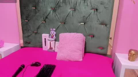 Snapshot of hellen__4master chatting on 02.28.25 Hellen online show from 02.28.25