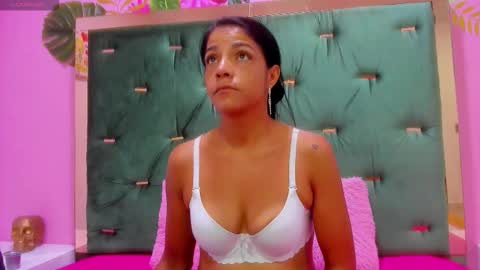 Snapshot of hellen__4master chatting on 09.17.25 Hellen online show from 09.17.25