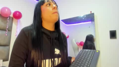 hellen__smith_ online show from 11.03.25