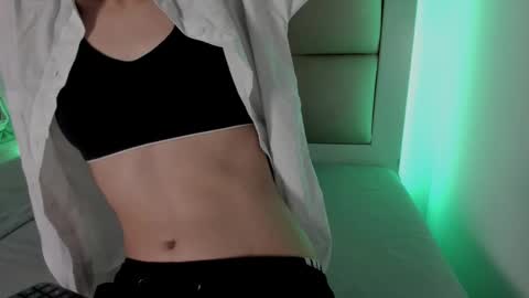 hellen__smith_ online show from 02.17.26