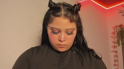 hellen__smith_ online show from 04.22.26
