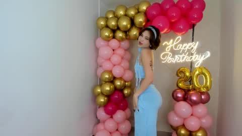 Snapshot of hellen_coy chatting on 12.30.24 Julieta online show from 12.30.24