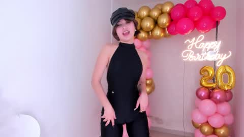 Snapshot of hellen_coy chatting on 12.31.24 Julieta online show from 12.31.24