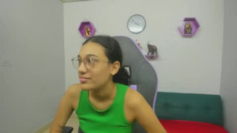 Snapshot of hellen_queensex chatting on 02.15.25 hellen_queensex online show from 02.15.25