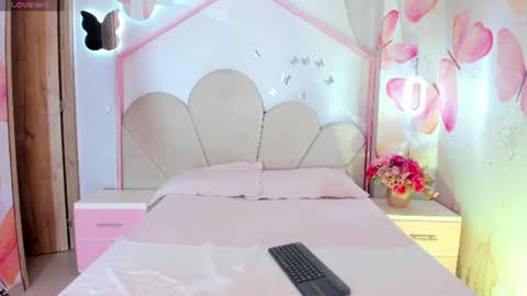 Snapshot of hellencute18_ chatting on 08.01.26 online show from 08.01.26