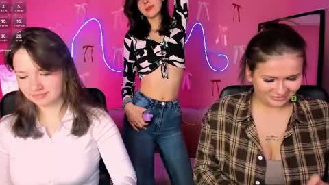 Snapshot of helli_belli chatting on 03.17.26 Helli online show from 03.17.26