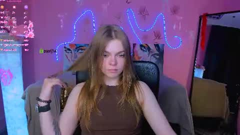 Snapshot of helli_belli chatting on 06.12.26 Helli online show from 06.12.26