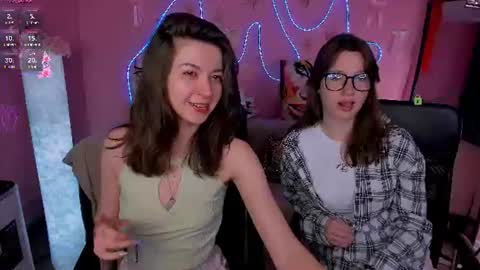 Snapshot of helli_belli chatting on 06.16.26 Helli online show from 06.16.26