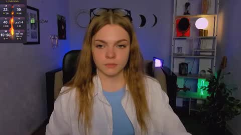 Snapshot of helli_belli chatting on 06.19.26 Helli online show from 06.19.26