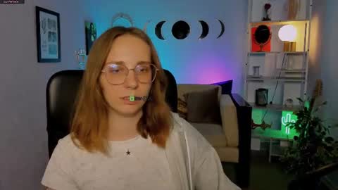 Snapshot of helli_belli chatting on 06.20.26 Helli online show from 06.20.26