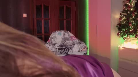 Snapshot of hello_lisha chatting on 12.19.25 Alisia Monday to Friday from 10 am to 4 pm GMT 2 online show from 12.19.25