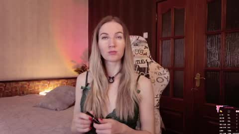 Alisia  Monday to Friday from 10 am to 4 pm GMT 2 online show from 06.04.26