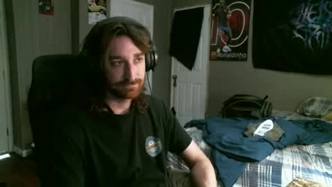 Snapshot of hellothereimcoolyo chatting on 04.12.26 longhairbeardedguy online show from 04.12.26