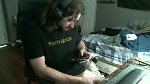 Snapshot of hellothereimcoolyo chatting on 04.15.26 longhairbeardedguy online show from 04.15.26