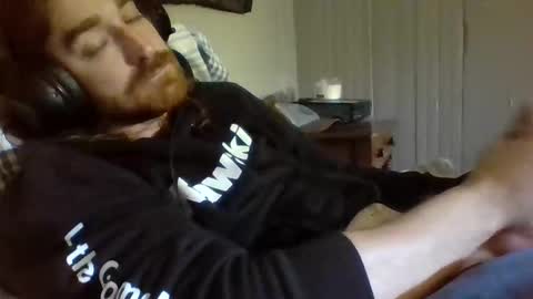 Snapshot of hellothereimcoolyo chatting on 04.21.26 longhairbeardedguy online show from 04.21.26